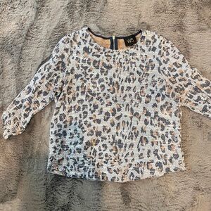 Blouse with cheetah/leopard print
